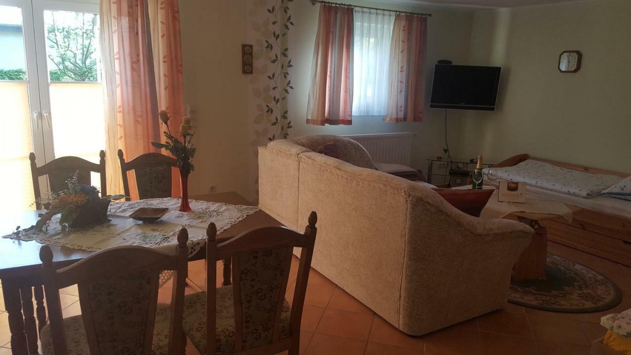 Ferienwohnung "Am Fechtertor- Eingang Zum Schlosspark" พุทบัส ภายนอก รูปภาพ