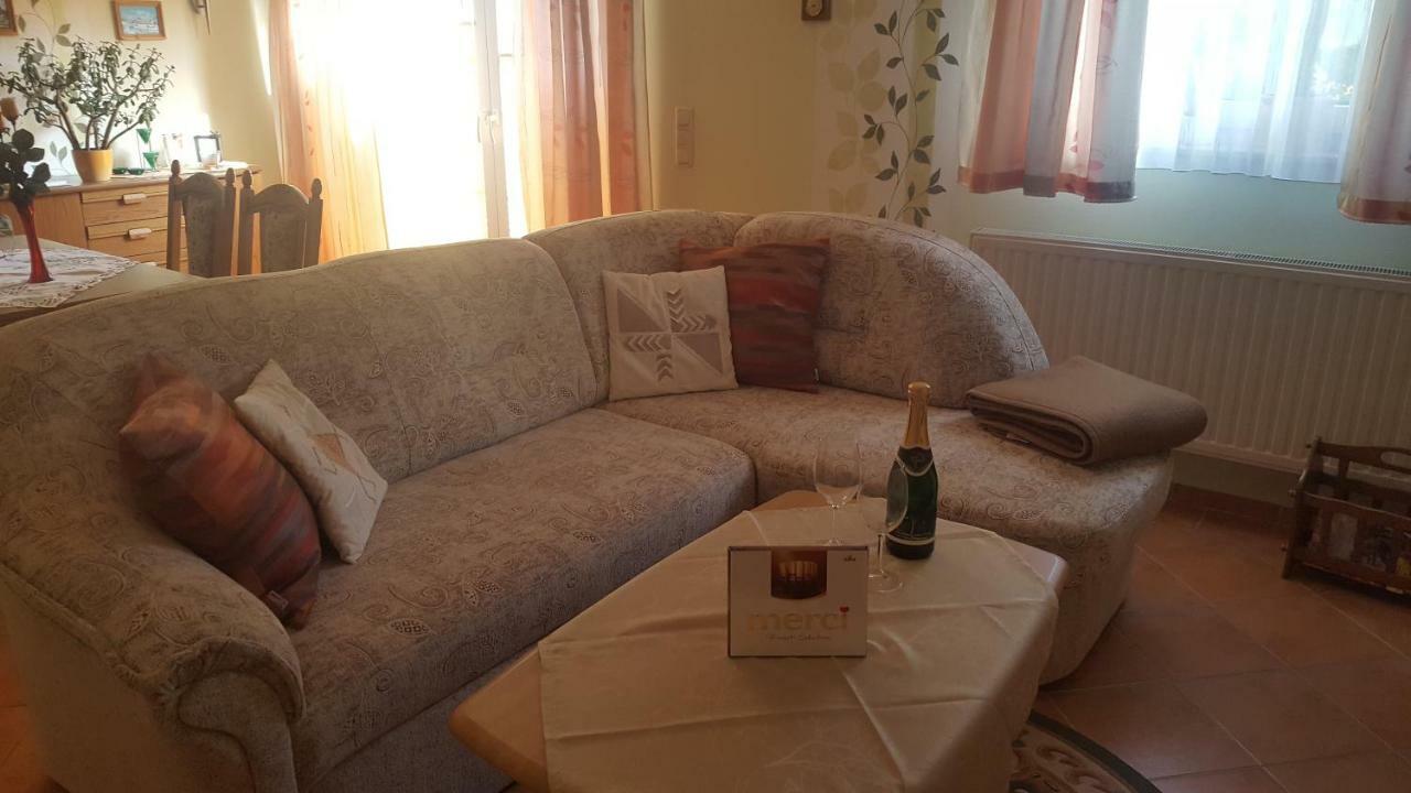 Ferienwohnung "Am Fechtertor- Eingang Zum Schlosspark" พุทบัส ภายนอก รูปภาพ