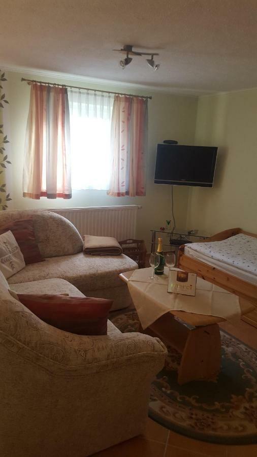 Ferienwohnung "Am Fechtertor- Eingang Zum Schlosspark" พุทบัส ภายนอก รูปภาพ